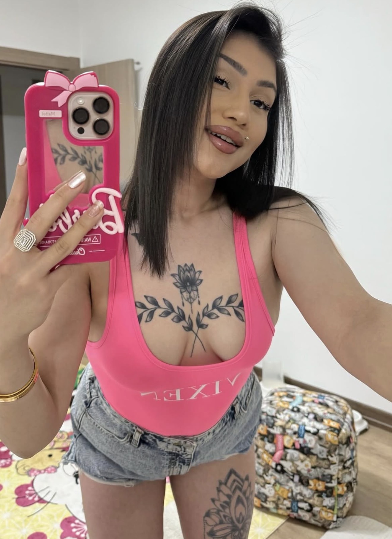 Dirsekli Uysal Partner Bayan Escort Reyhan